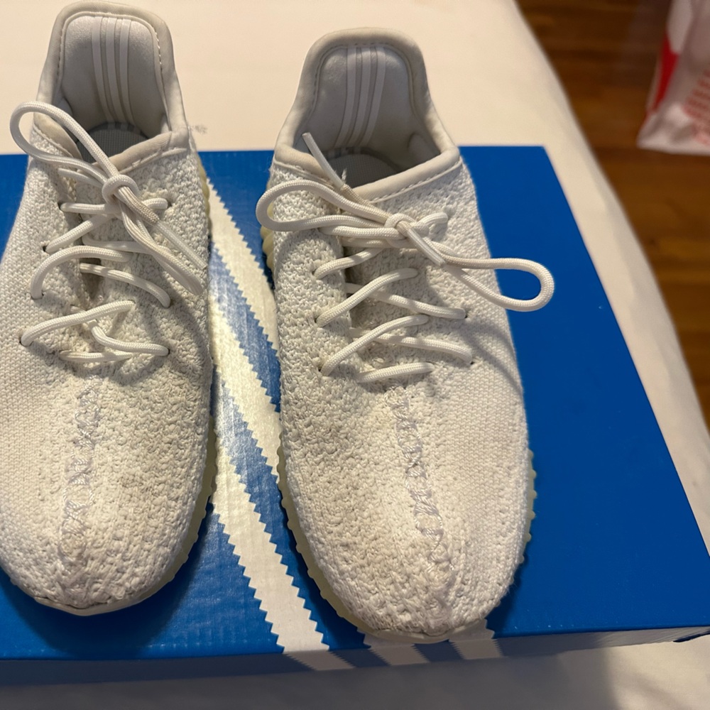 Kids Yeezy 350 white sneaker